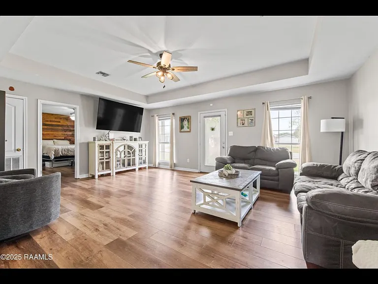 1413 Montagne St — Photo 2