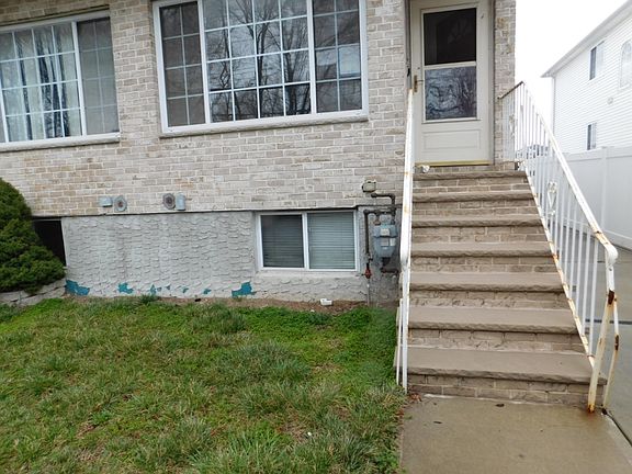 3rd image of 873 Travis Ave