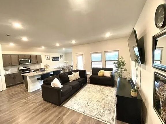 4th image of 2213 Kingfisher St