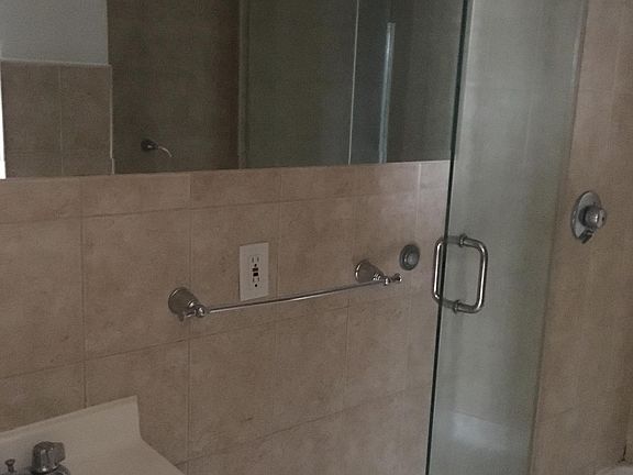 3rd image of 890 W Beech St APT 1G