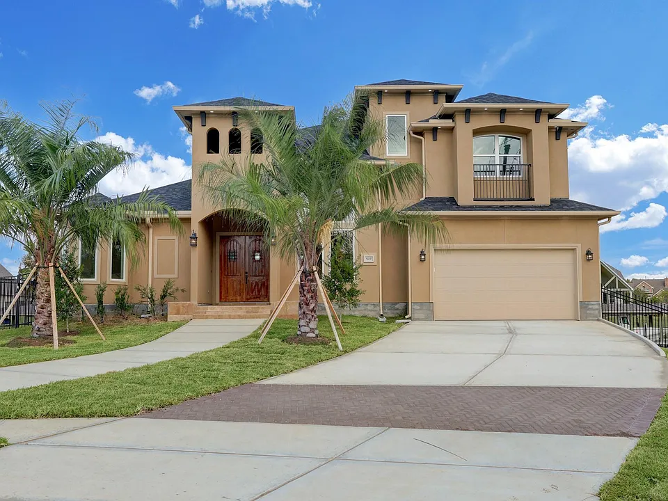 502 Amalfi Dr