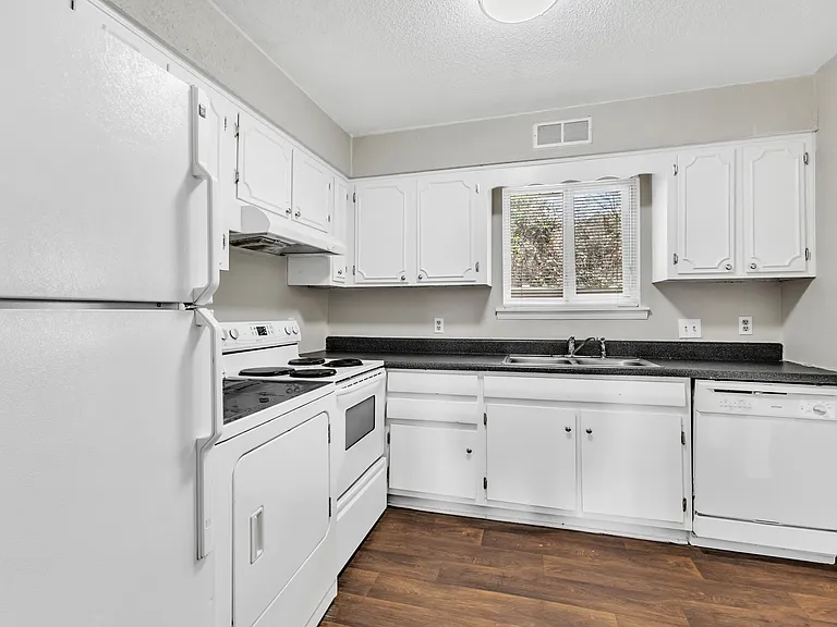 2376 Champion Ct — Photo 15
