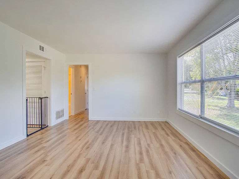 3371 Wellington Rd — Photo 6