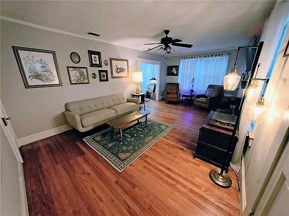 3rd image of 266 Mohawk St