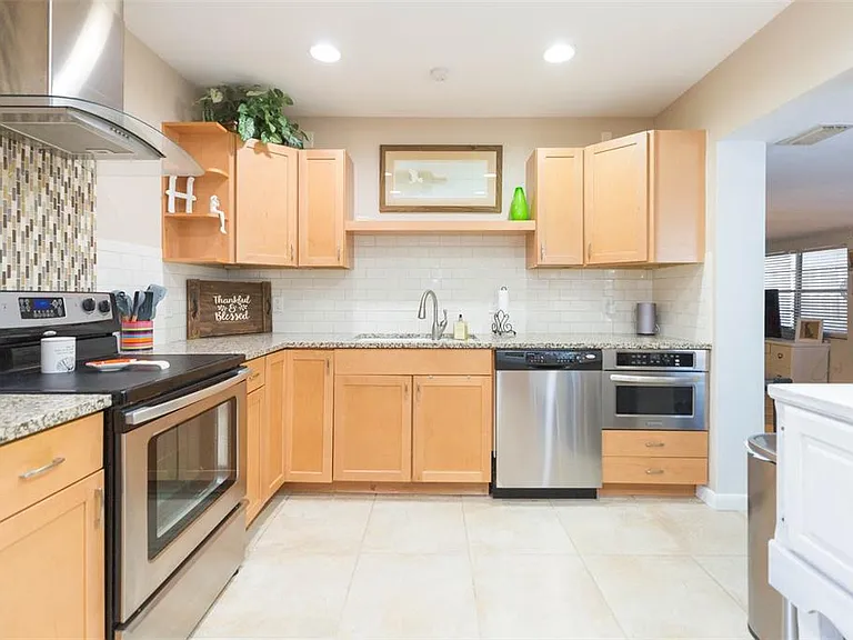 4206 W Wisconsin Ave — Photo 12