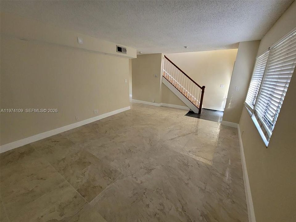 1st image of 6 Wimbledon Lake Dr