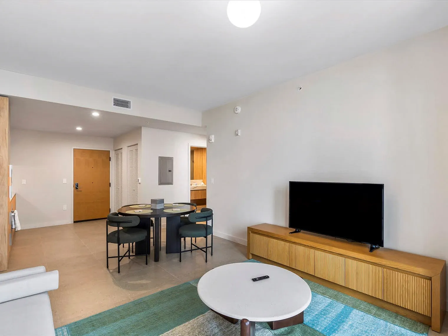 1 bed, 1.0 bath, 592 sqft, $2,955 — Photo 3