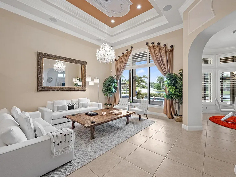 10771 Versailles Blvd — Photo 4