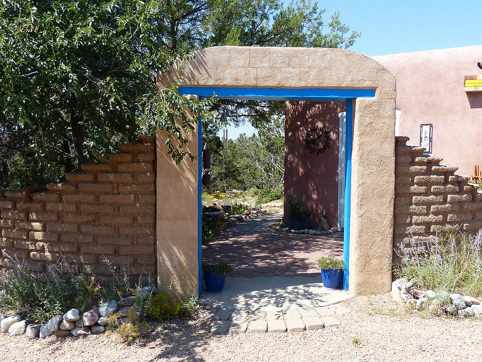 Front Entry from driveway