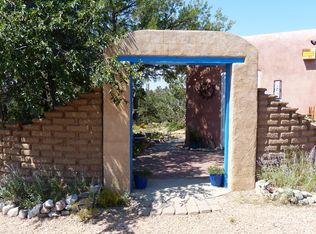 19 Coyote Spgs, Santa Fe, NM 87508