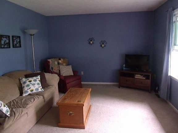 2nd image of 506 Oatfield Ln