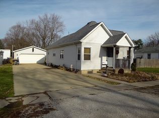 608 E Vine St, Villa Grove, IL