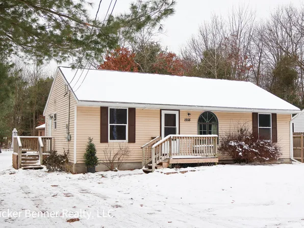 1555 Frost St, Muskegon, MI 49442