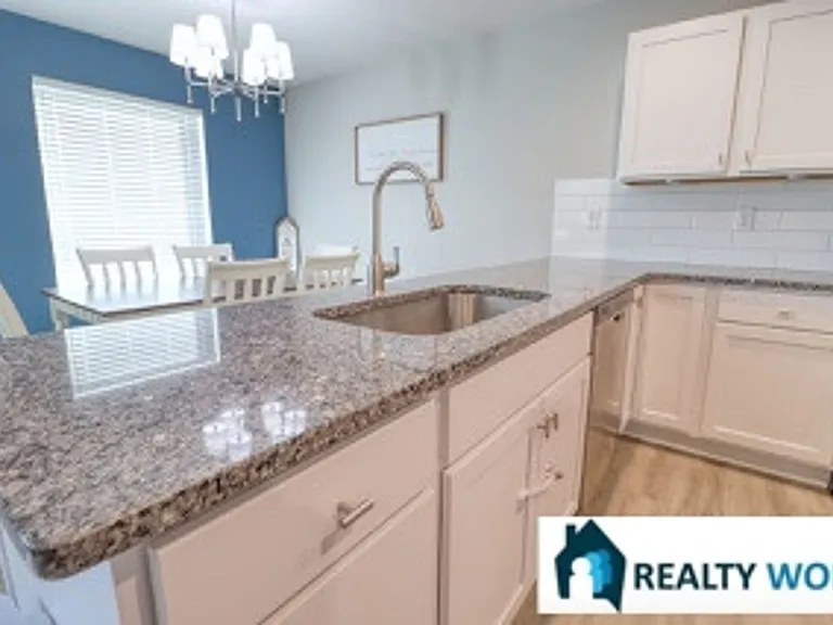 4547 Lewis Ave — Photo 7