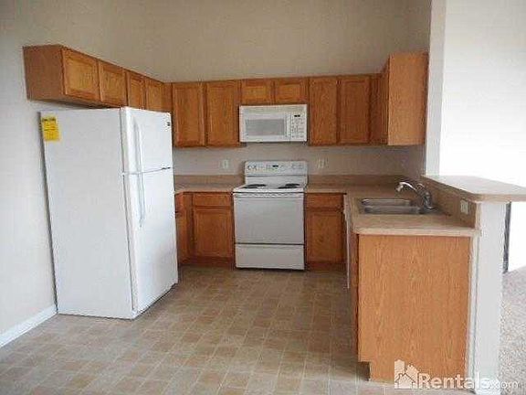 3rd image of 43147 Strand Dr