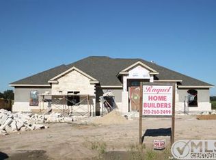 113 N Abrego Xing, Floresville, TX 78114