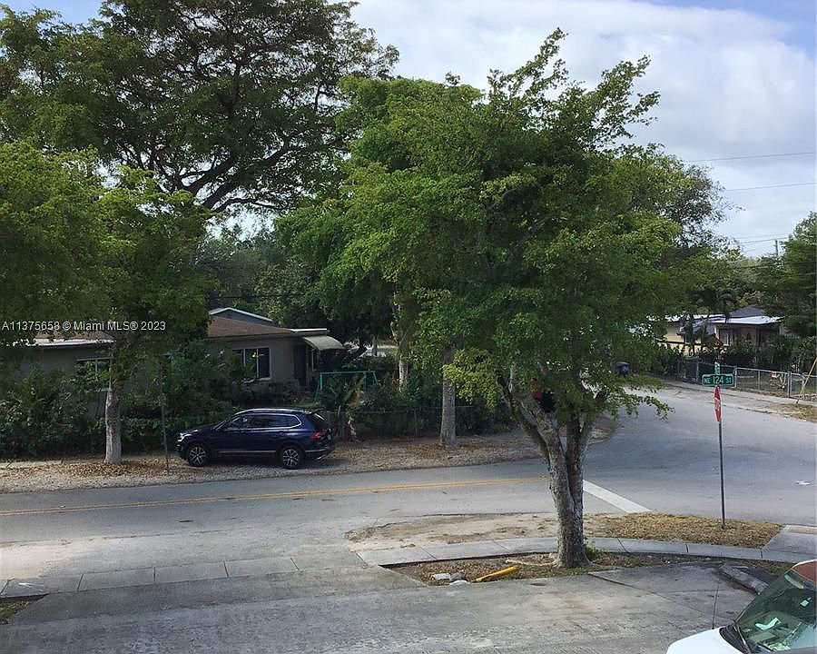 1st image of 1225 NE 124th St APT 20C