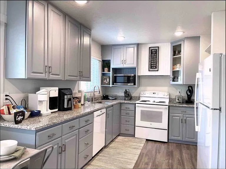 3263 Van Buren Ave — Photo 4
