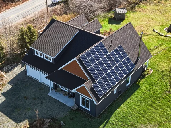 437 Mount Pleasant Rd, Lunenburg, NS B0R 1G0