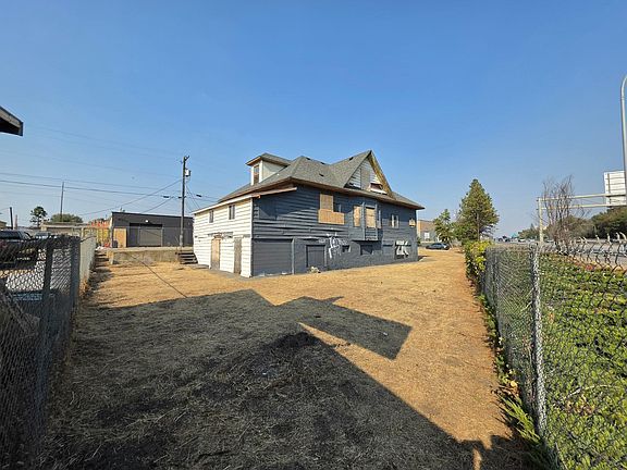 2nd image of 520 S Elm St