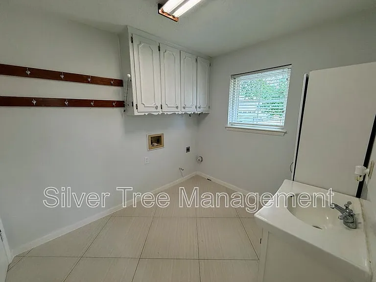1710 Dickerson Dr — Photo 37