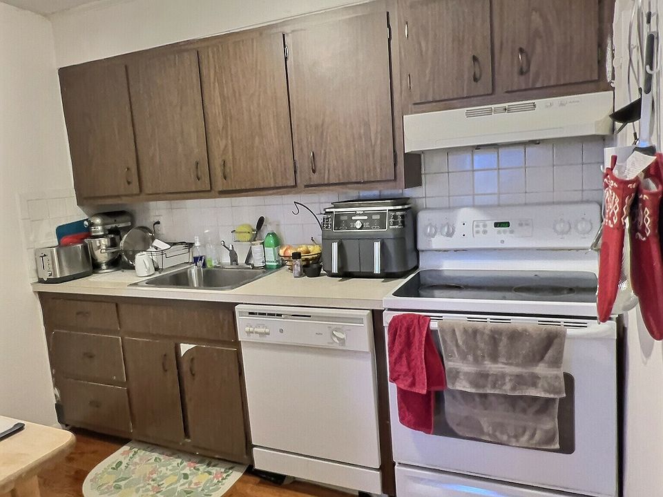 2nd image of 1027 Commonwealth Ave APT 36