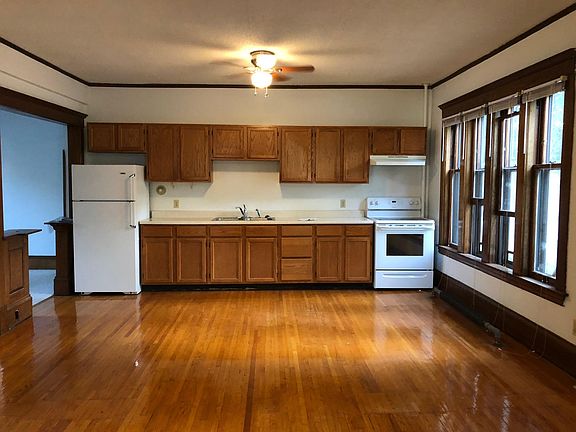 4th image of 776 Dayton Ave APT 1A