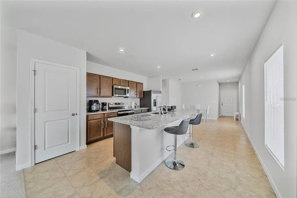 3 bed, 2.0 bath, 1491 sqft, $2,000 — Photo 3