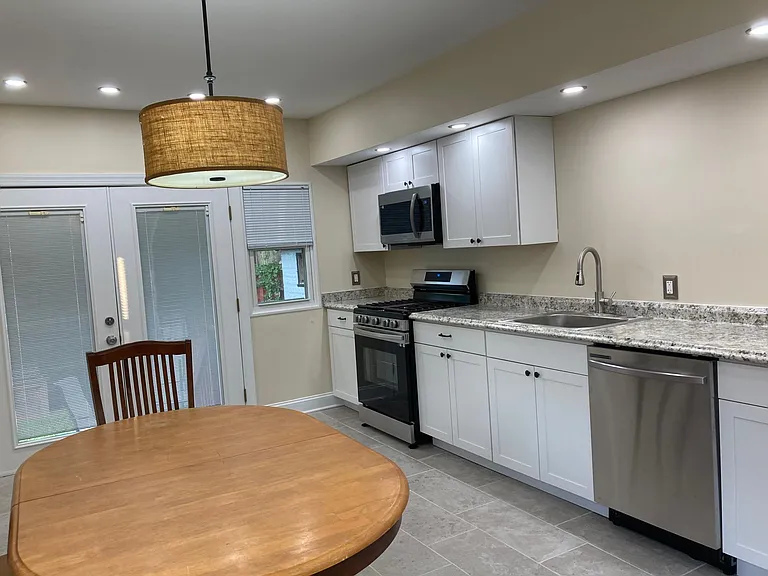 218 Evergreen Ave #A — Photo 1