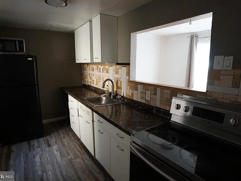 802 Cathedral St #4 — Photo 5