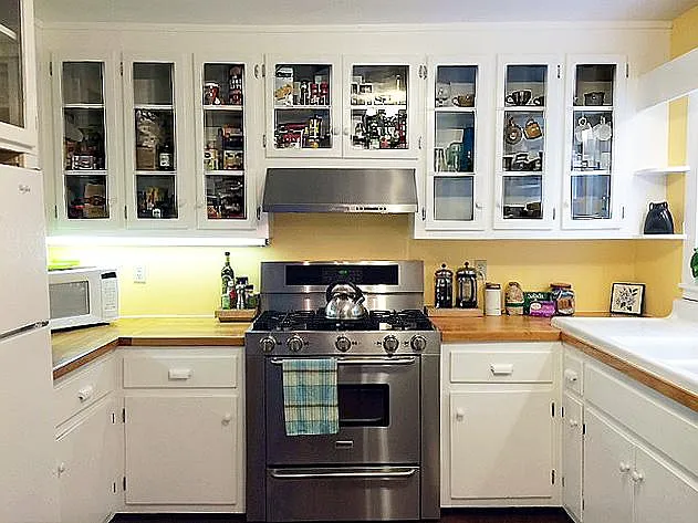 Pro-grade 5 burner gas stove compliments this original kitch