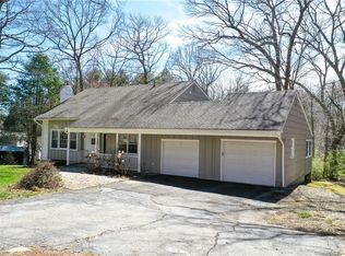 815 Long Cove Rd, Gales Ferry, CT 06335