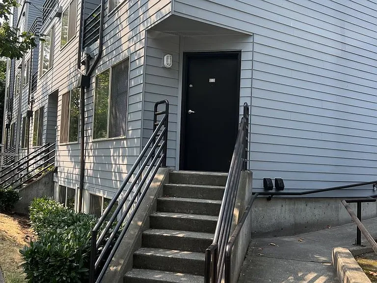 Magnolia Court — Photo 3