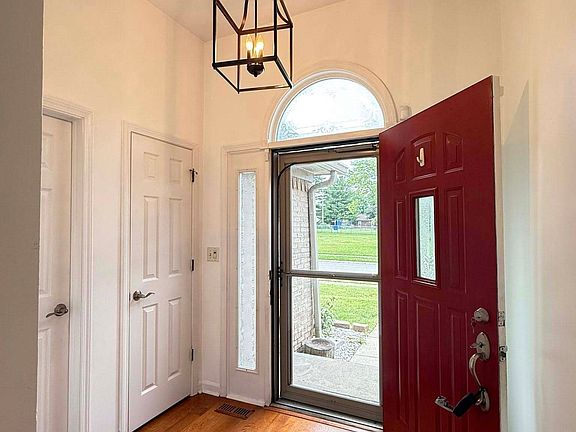 2nd image of 3327 Boxwood Dr