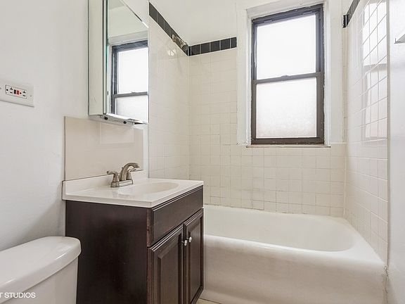 5th image of 1030 E Hyde Park Blvd APT 3