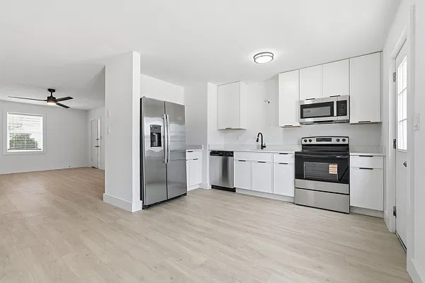 2 bed, 1.5 bath, $1,600 — Photo 2