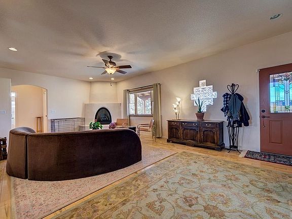 5th image of 678 W Calle De Camelia