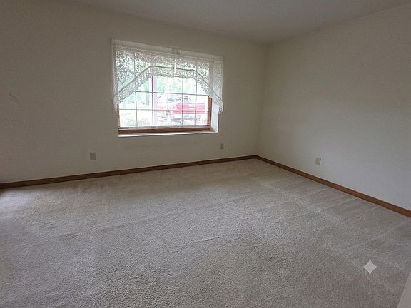 4th image of 42 Cavalier Ct