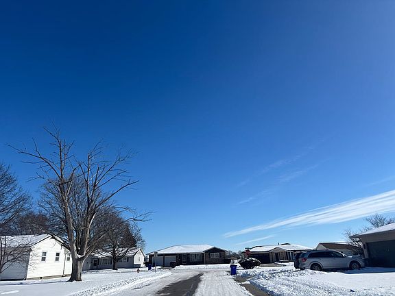 5th image of 1748 E Barrington Ave