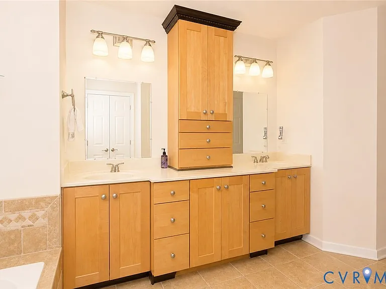 11320 Sadler Oaks Dr — Photo 50