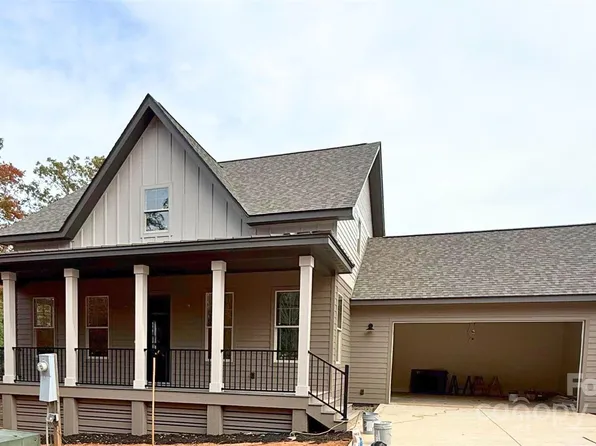 228 Cadence Cir, Brevard, NC 28712