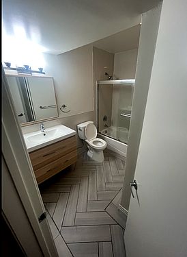 5th image of 959 S Gramercy Pl