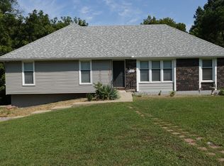 6212 NW Tower Dr, Kansas City, MO 64151