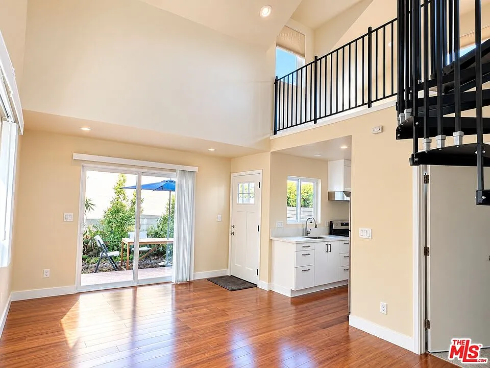 1 bed, 1.0 bath, 610 sqft, $2,950 — Photo 2