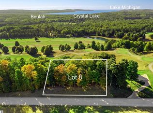 8 Heather Ridge Trl, Beulah, MI 49617