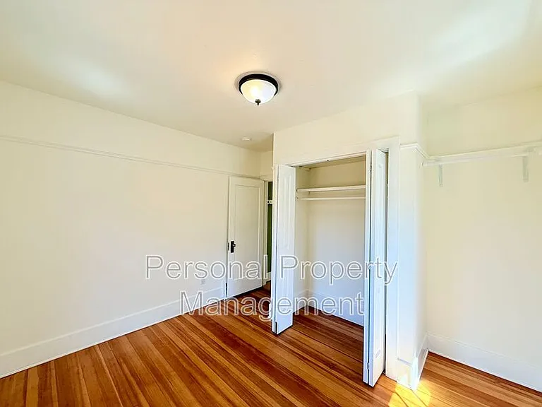 209 W 35th St — Photo 12