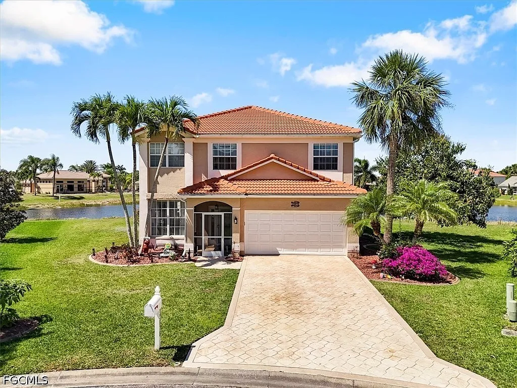 4 bed, 2.5 bath, 2515 sqft, $3,350 — Photo 2