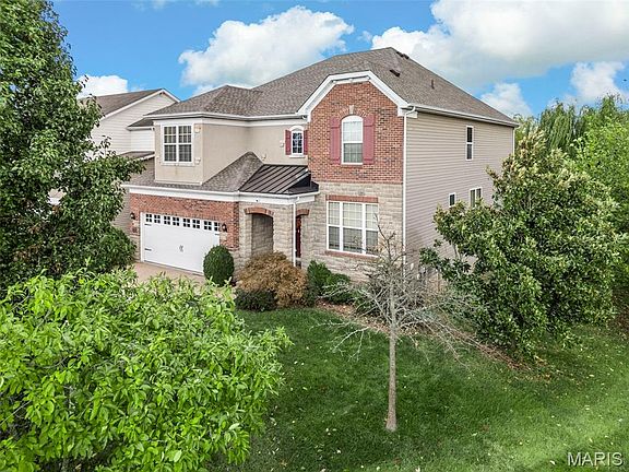 2nd image of 468 Maple Rise Path