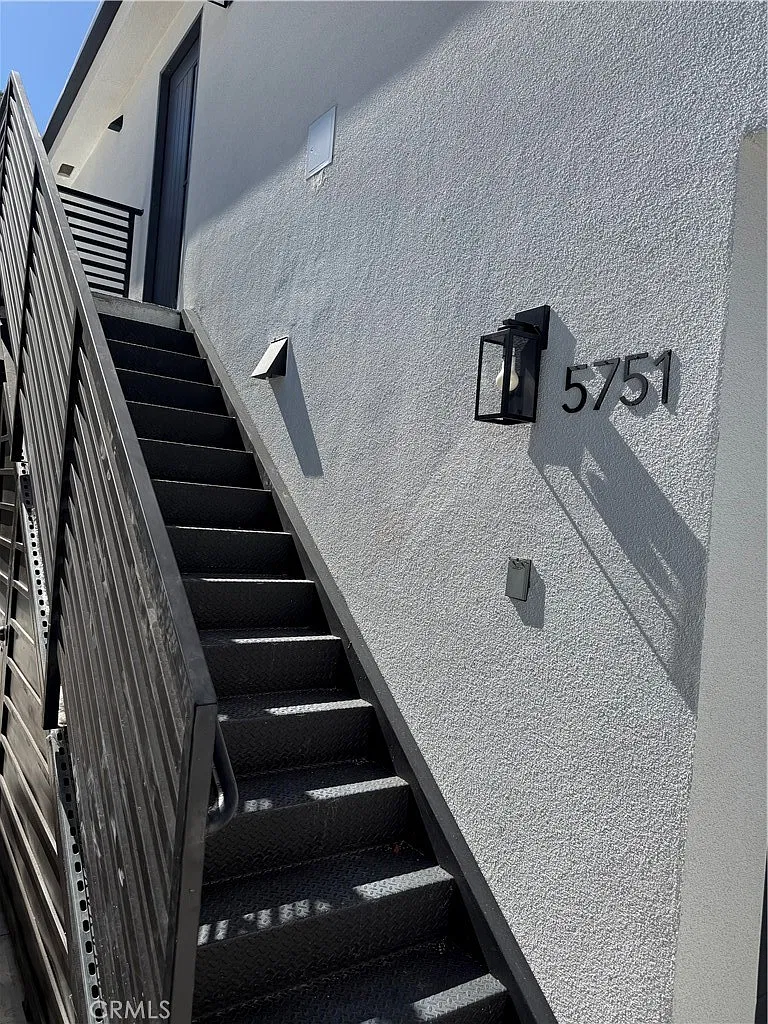 2 bed, 800 sqft, $3,200 — Photo 1