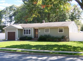 80 40th St, Islip, NY 11751